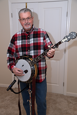 Wild Bill Banjo Stand Playing 001